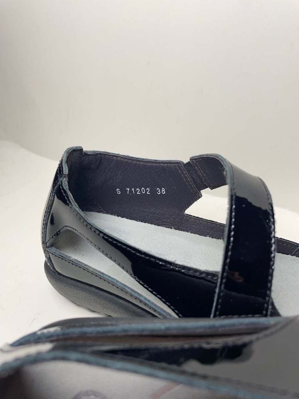 Naot Black Suede and Patent Leather Sandals Size 38 US 7 - Picture 11 of 13